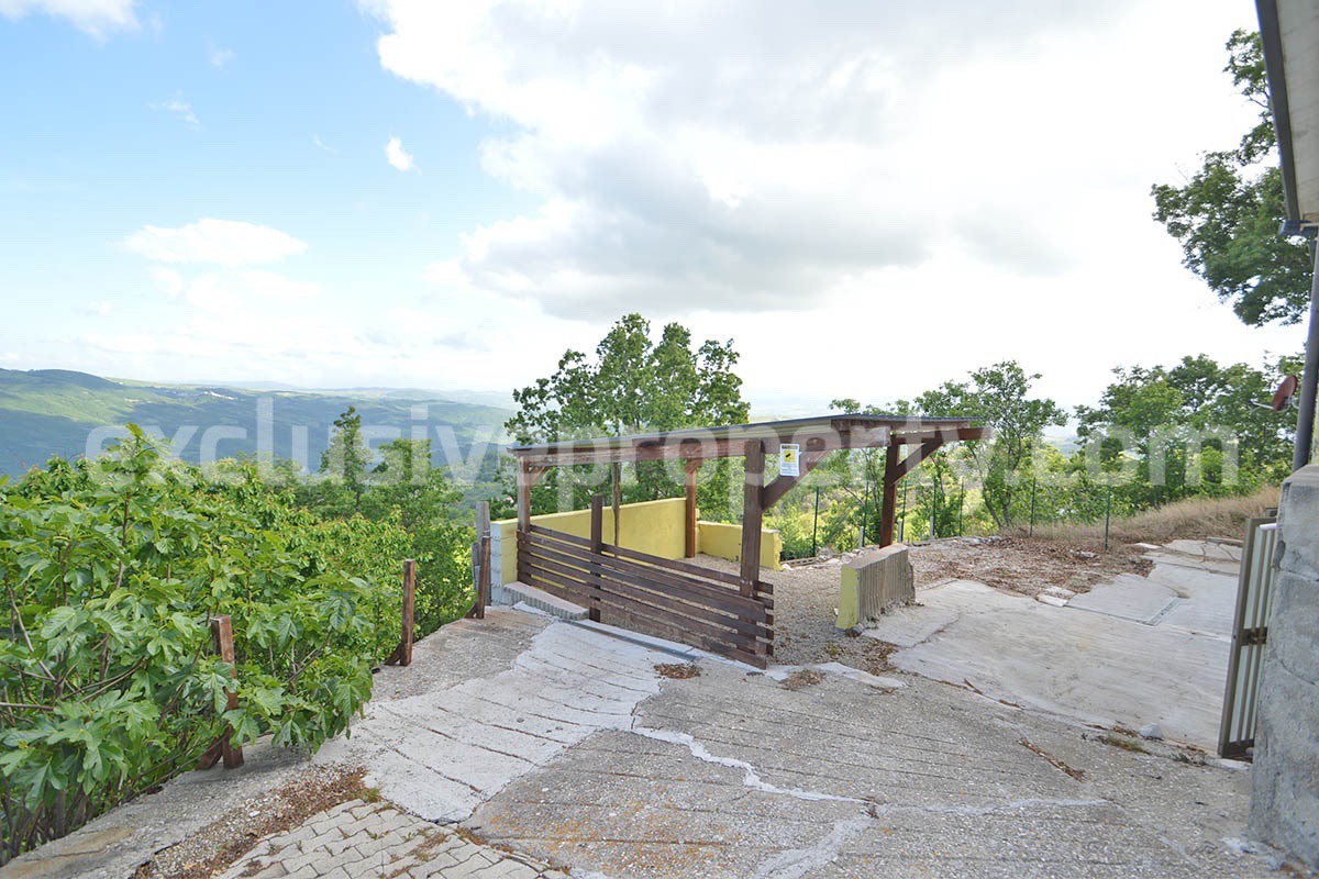Renovated Countryside House with Garage and Panoramic Views for Sale in Schiavi di Abruzzo - Italy