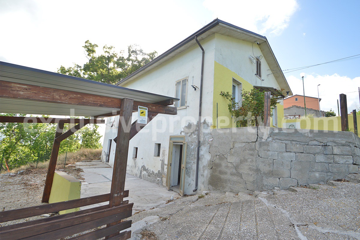 Renovated Countryside House with Garage and Panoramic Views for Sale in Schiavi di Abruzzo - Italy