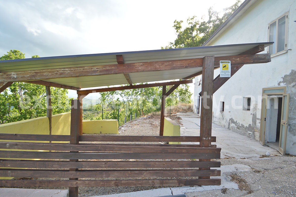 Renovated Countryside House with Garage and Panoramic Views for Sale in Schiavi di Abruzzo - Italy