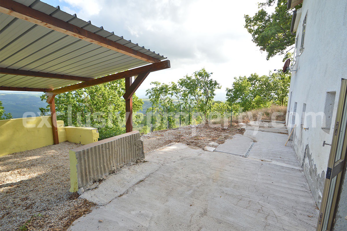 Renovated Countryside House with Garage and Panoramic Views for Sale in Schiavi di Abruzzo - Italy