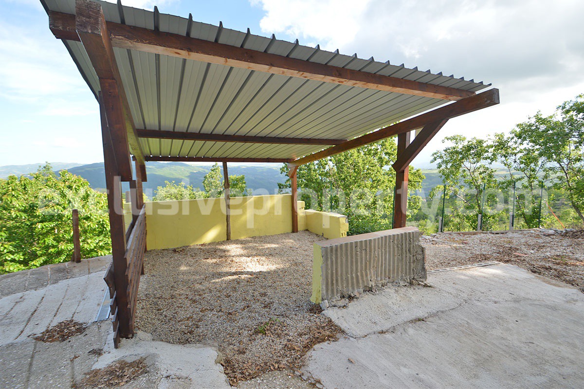 Renovated Countryside House with Garage and Panoramic Views for Sale in Schiavi di Abruzzo - Italy