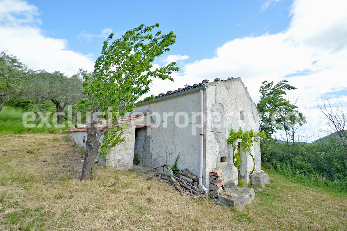 Stone farmhouse with land and well for sale in Italy - Molise Region 7