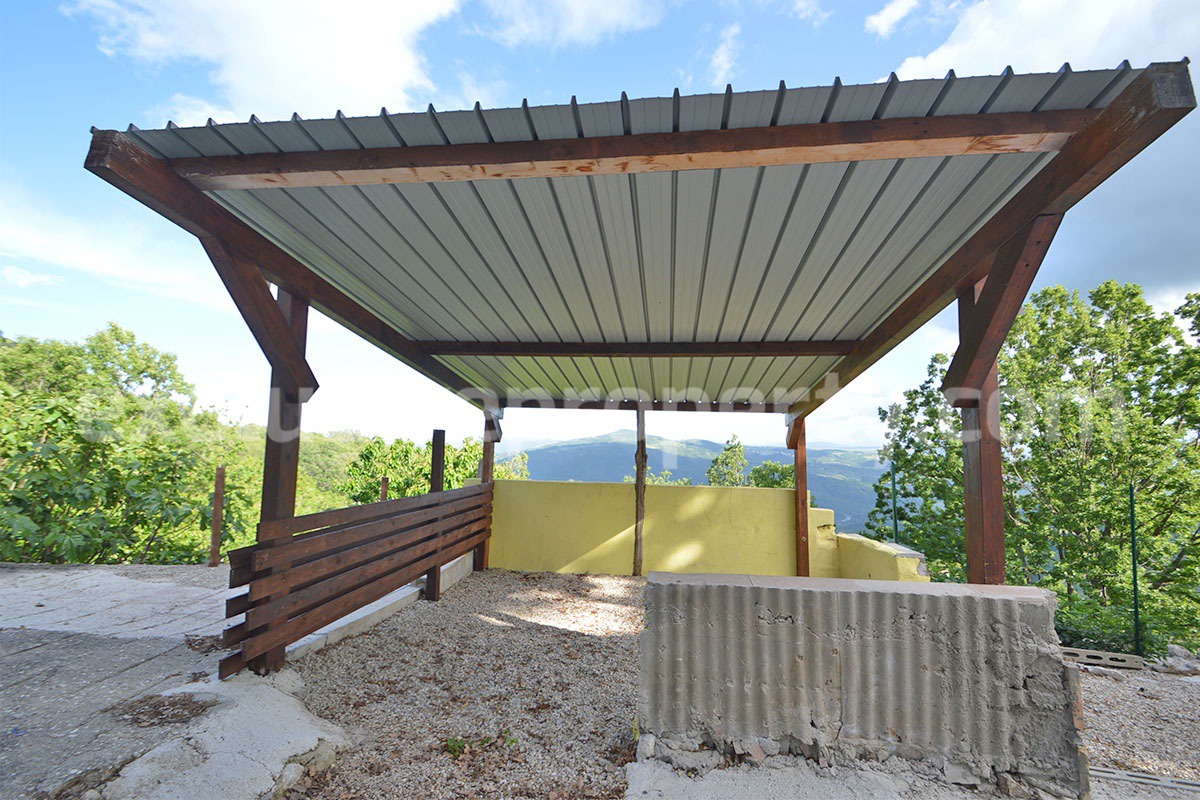 Renovated Countryside House with Garage and Panoramic Views for Sale in Schiavi di Abruzzo - Italy