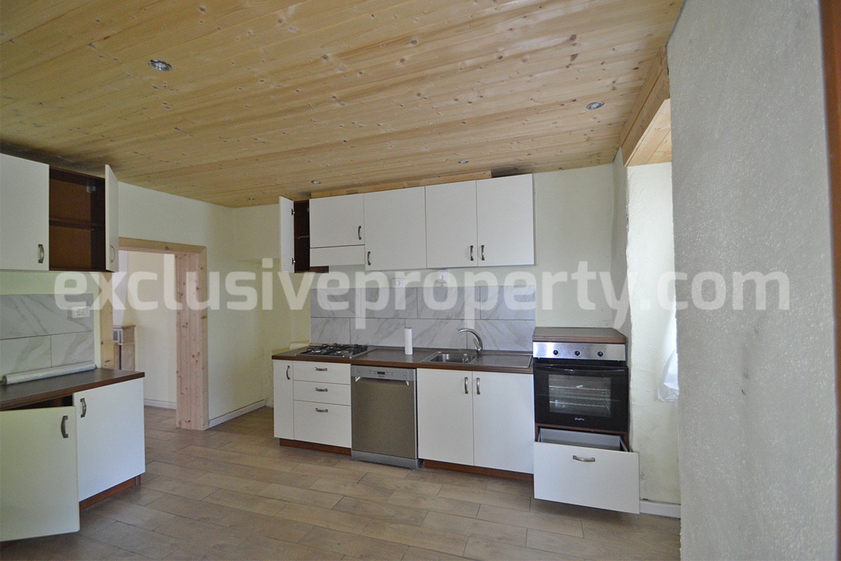 Renovated Countryside House with Garage and Panoramic Views for Sale in Schiavi di Abruzzo - Italy