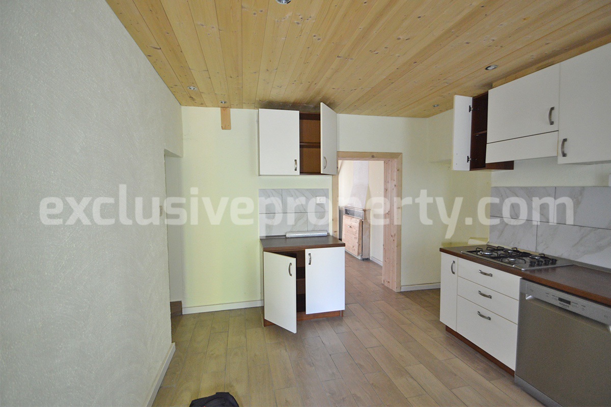 Renovated Countryside House with Garage and Panoramic Views for Sale in Schiavi di Abruzzo - Italy