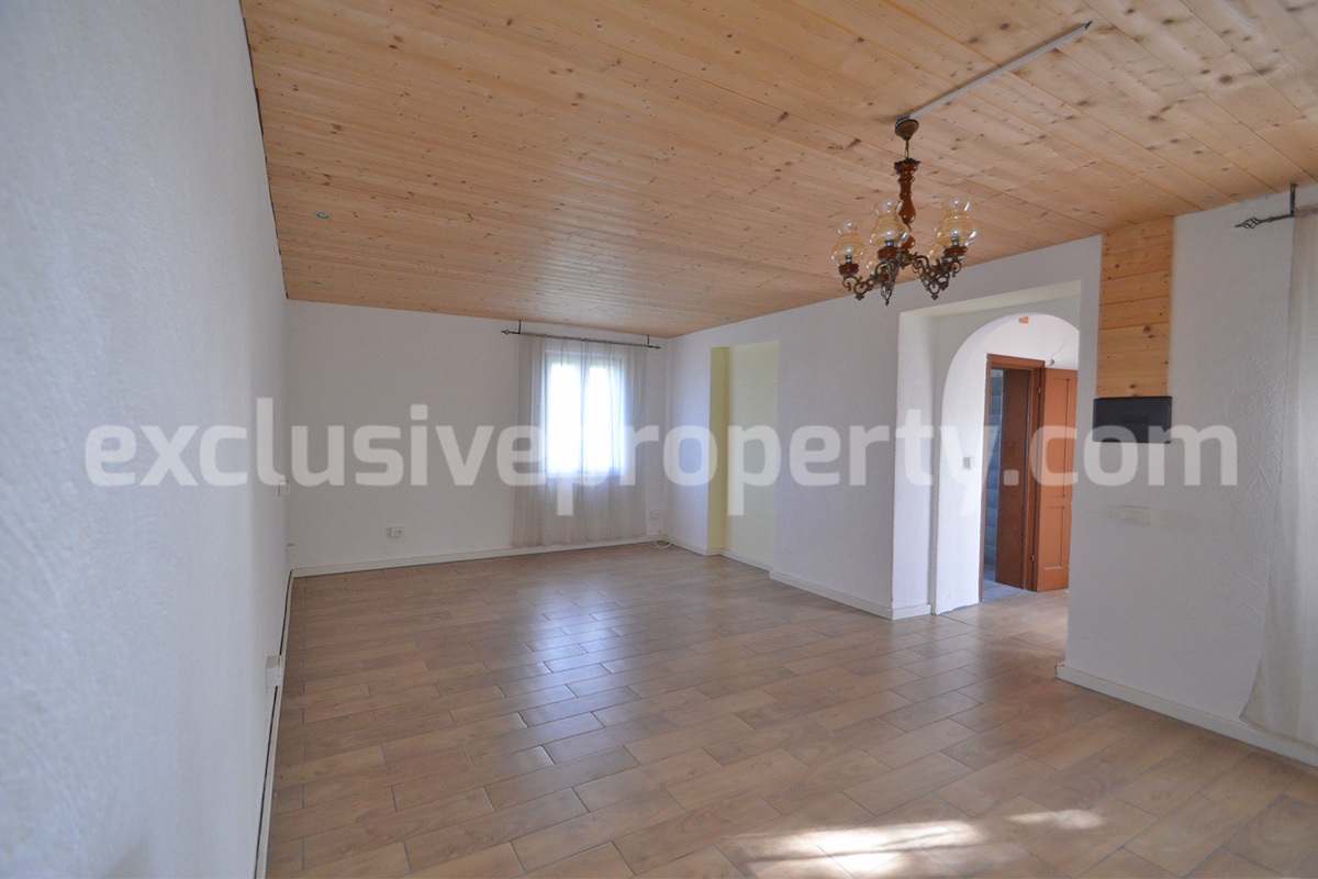Renovated Countryside House with Garage and Panoramic Views for Sale in Schiavi di Abruzzo - Italy