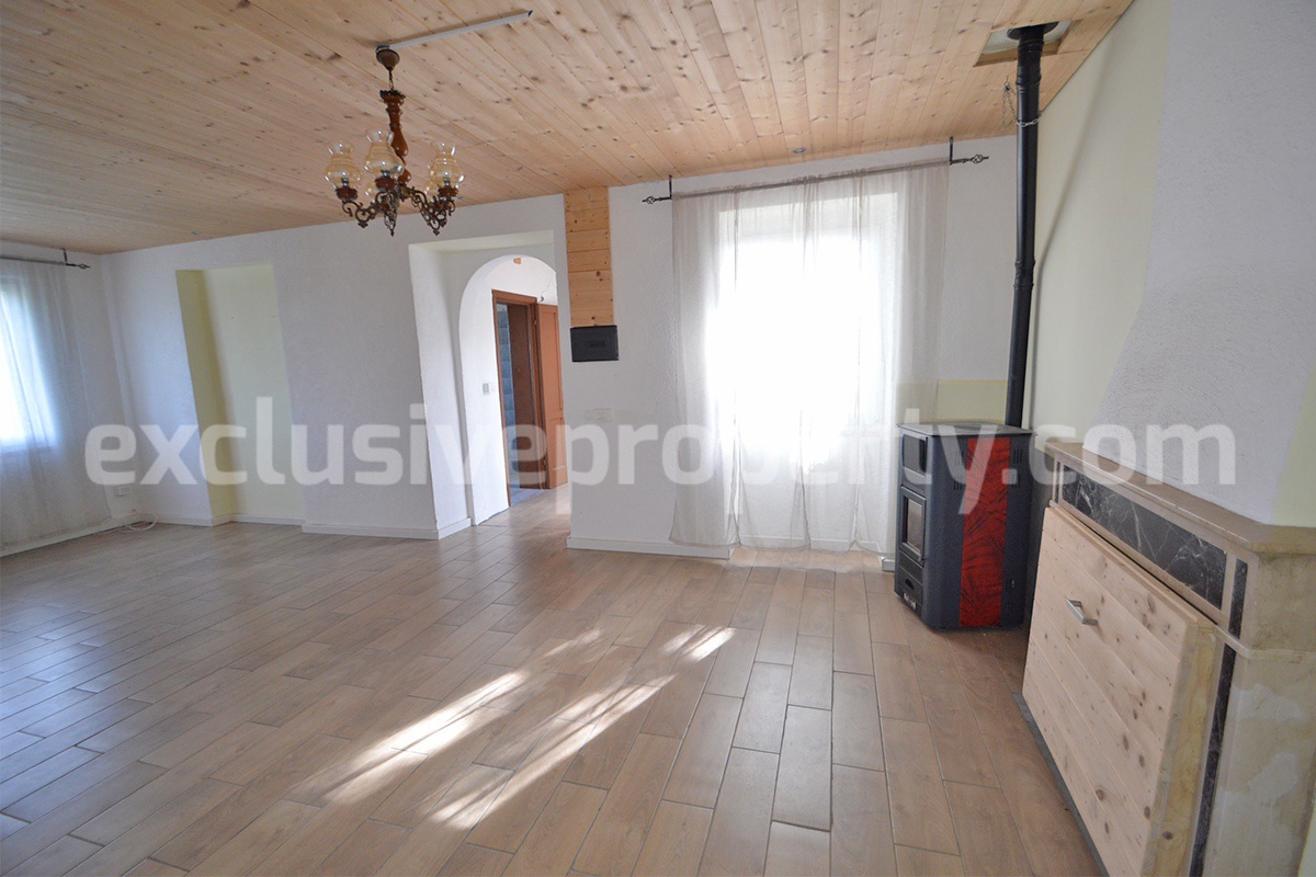 Renovated Countryside House with Garage and Panoramic Views for Sale in Schiavi di Abruzzo - Italy