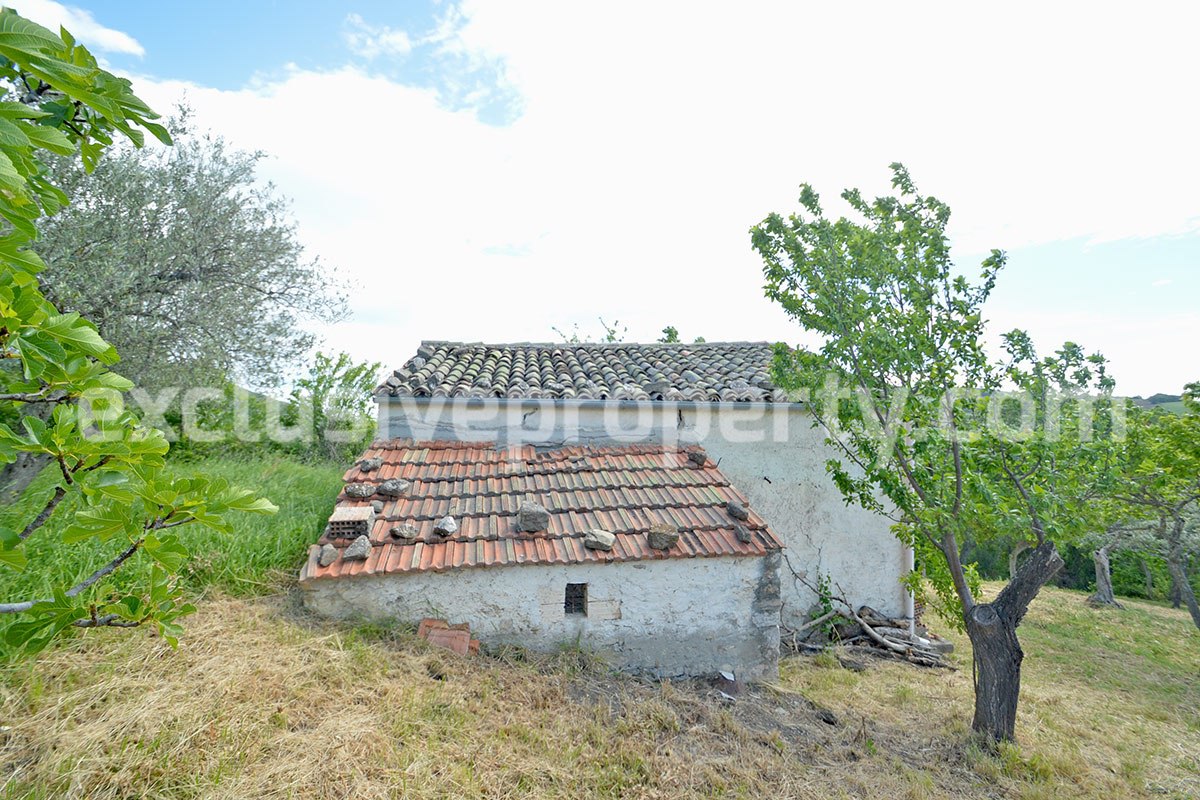 Stone farmhouse with land and well for sale in Italy - Molise Region 14