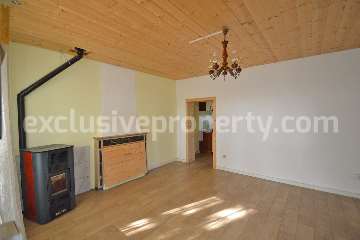 Renovated Countryside House with Garage and Panoramic Views for Sale in Schiavi di Abruzzo - Italy