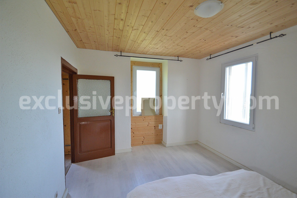 Renovated Countryside House with Garage and Panoramic Views for Sale in Schiavi di Abruzzo - Italy