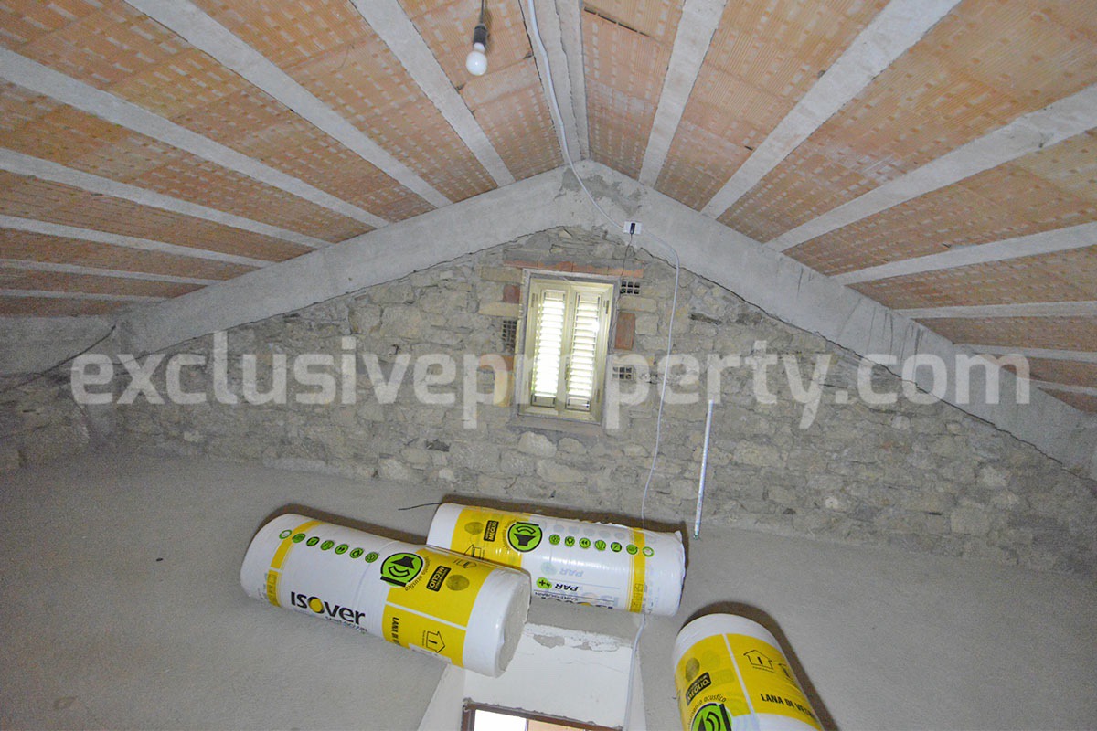 Renovated Countryside House with Garage and Panoramic Views for Sale in Schiavi di Abruzzo - Italy