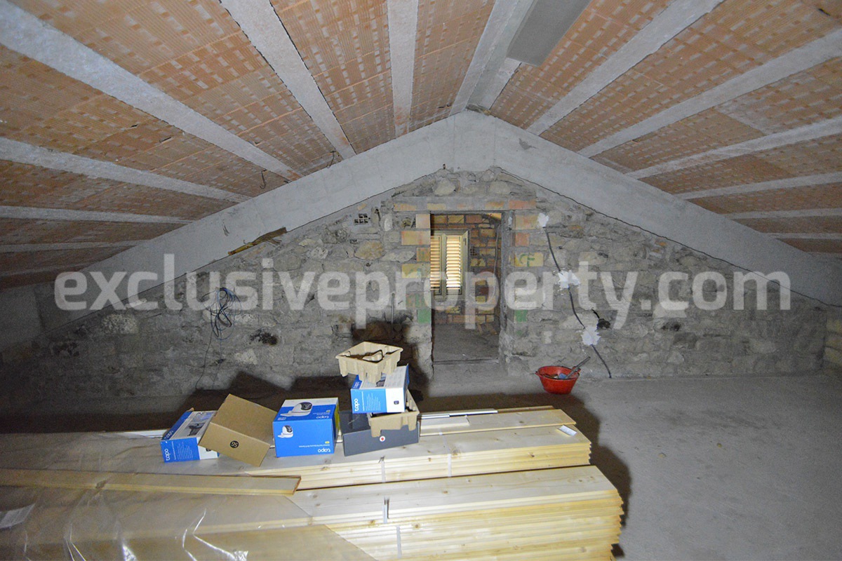 Renovated Countryside House with Garage and Panoramic Views for Sale in Schiavi di Abruzzo - Italy
