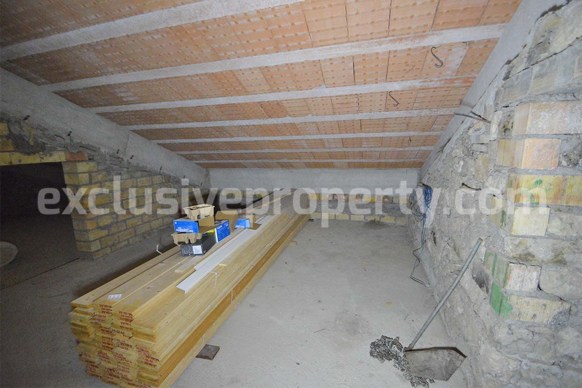 Renovated Countryside House with Garage and Panoramic Views for Sale in Schiavi di Abruzzo - Italy