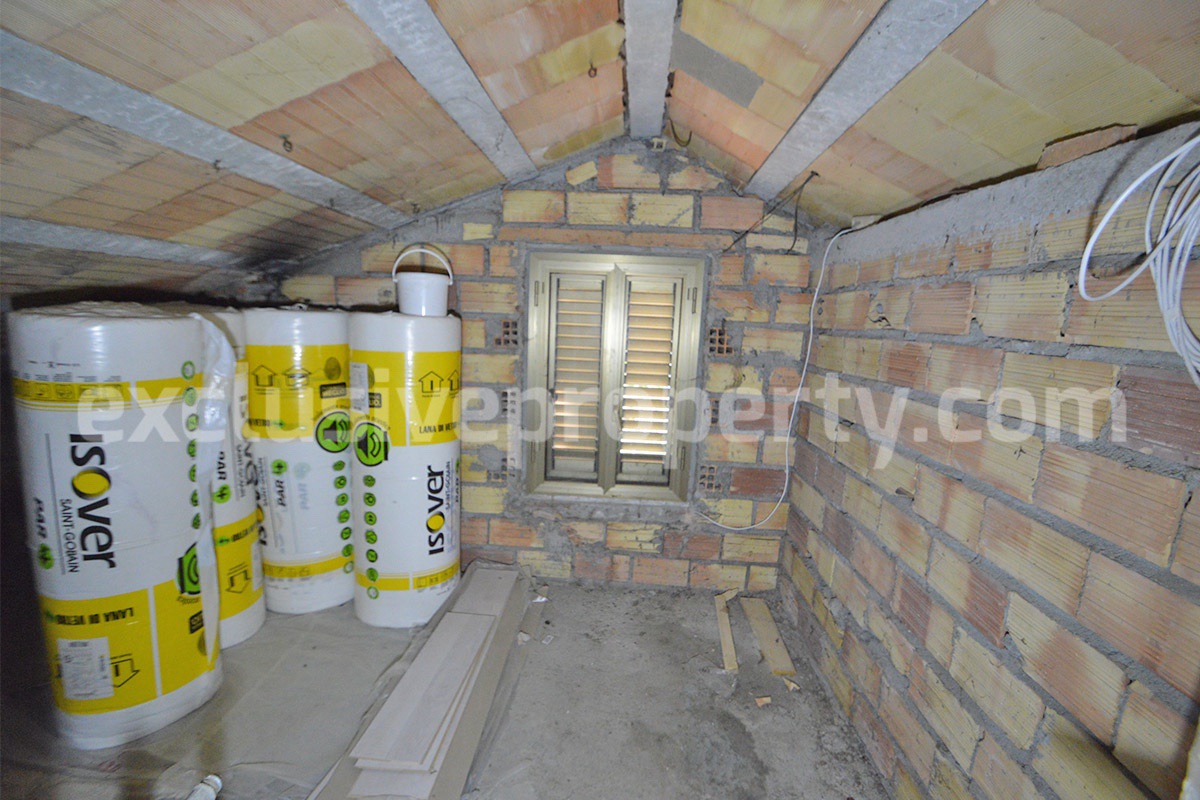 Renovated Countryside House with Garage and Panoramic Views for Sale in Schiavi di Abruzzo - Italy