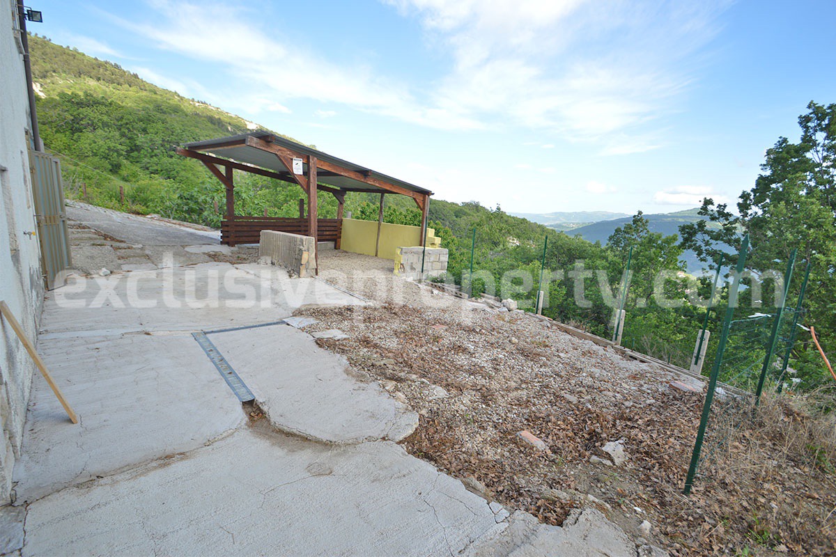 Renovated Countryside House with Garage and Panoramic Views for Sale in Schiavi di Abruzzo - Italy