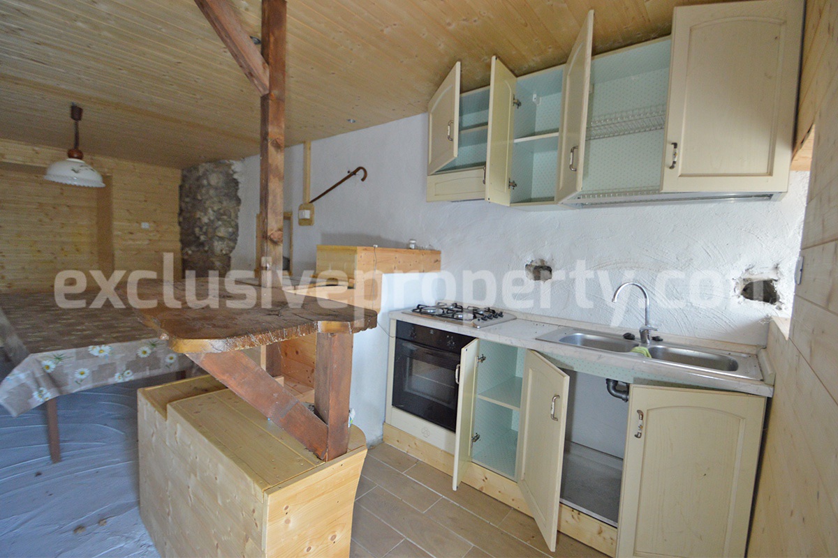 Renovated Countryside House with Garage and Panoramic Views for Sale in Schiavi di Abruzzo - Italy