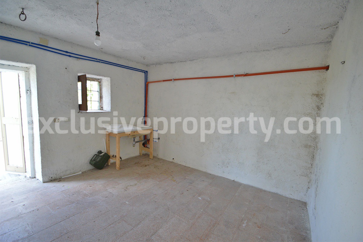 Renovated Countryside House with Garage and Panoramic Views for Sale in Schiavi di Abruzzo - Italy