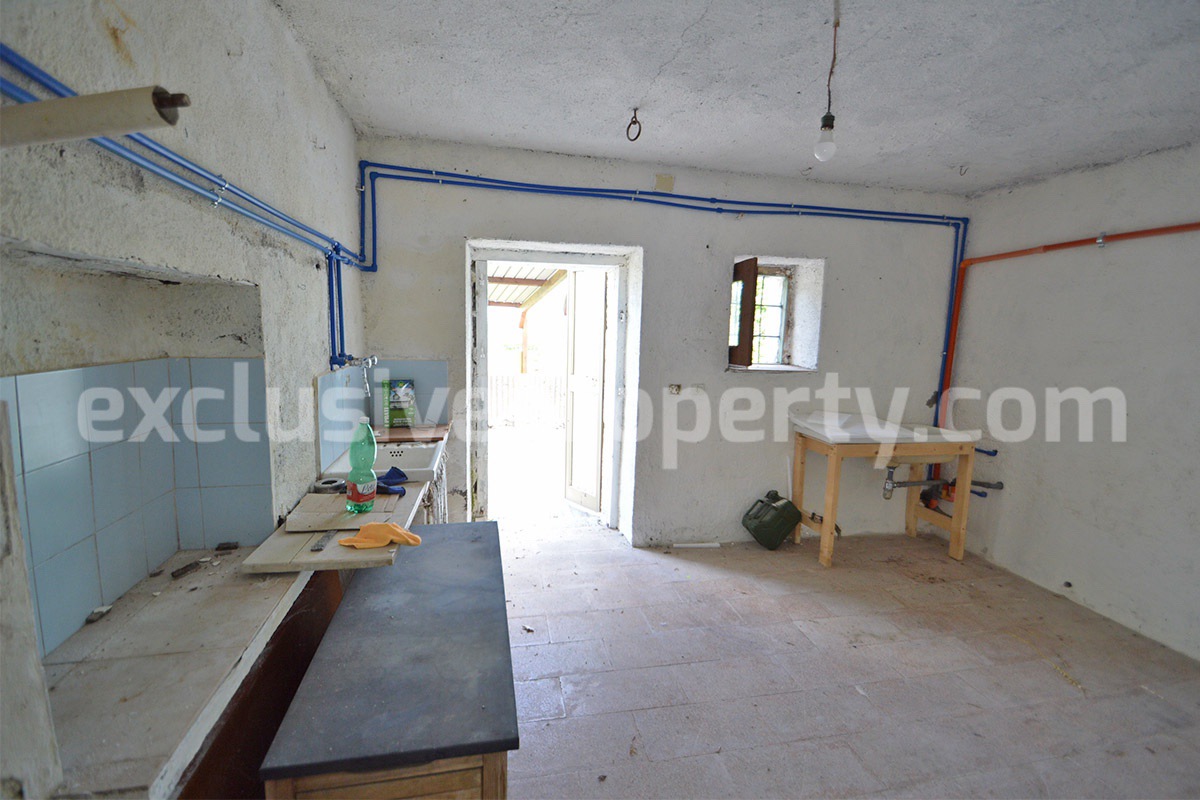 Renovated Countryside House with Garage and Panoramic Views for Sale in Schiavi di Abruzzo - Italy