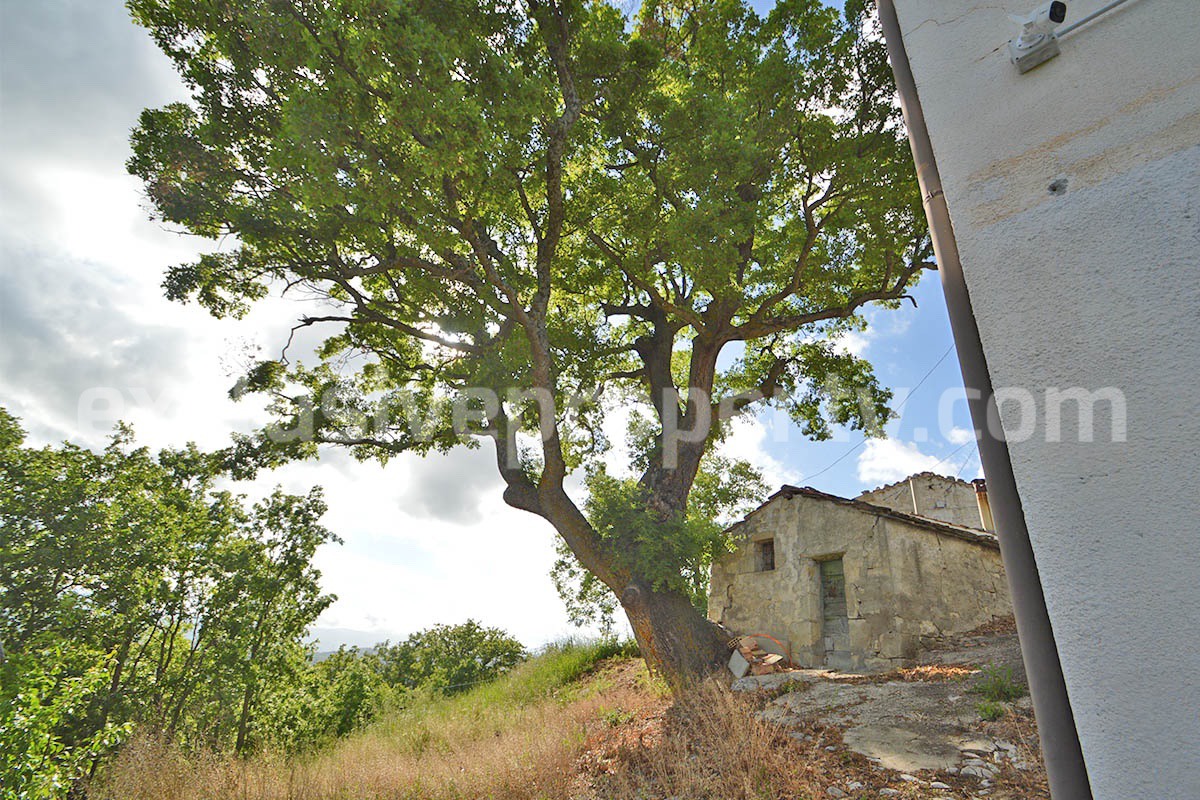 Renovated Countryside House with Garage and Panoramic Views for Sale in Schiavi di Abruzzo - Italy