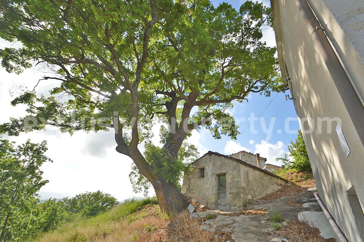 Renovated Countryside House with Garage and Panoramic Views for Sale in Schiavi di Abruzzo - Italy