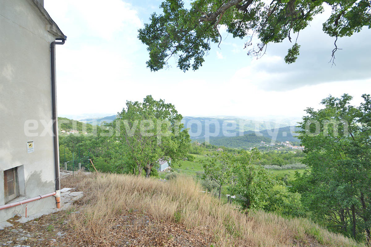 Renovated Countryside House with Garage and Panoramic Views for Sale in Schiavi di Abruzzo - Italy