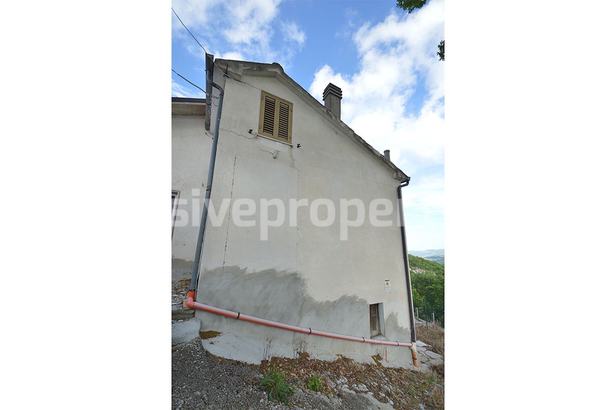 Renovated Countryside House with Garage and Panoramic Views for Sale in Schiavi di Abruzzo - Italy