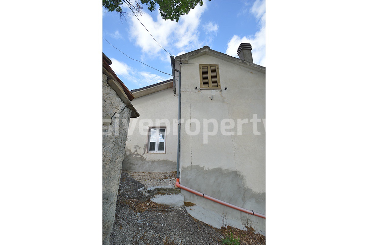 Renovated Countryside House with Garage and Panoramic Views for Sale in Schiavi di Abruzzo - Italy