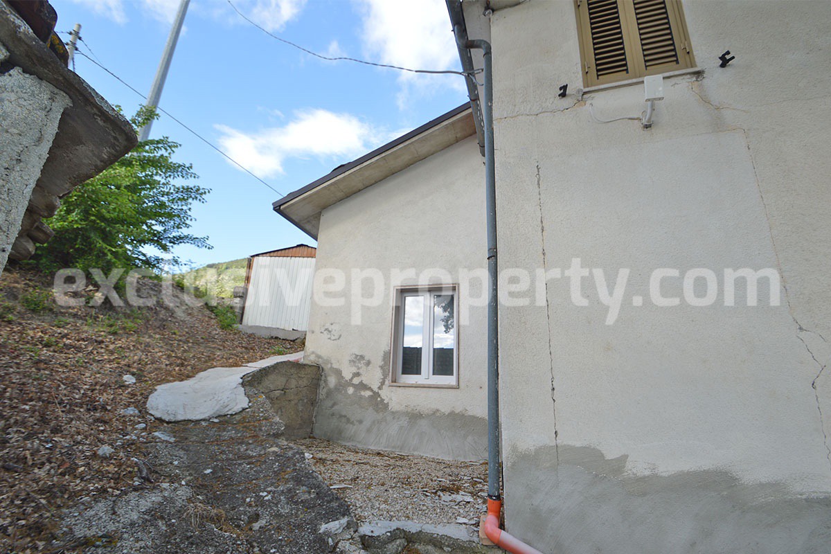 Renovated Countryside House with Garage and Panoramic Views for Sale in Schiavi di Abruzzo - Italy