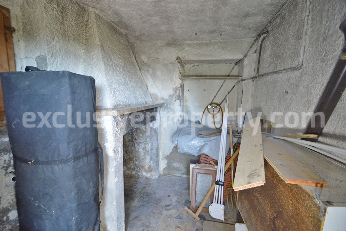 Renovated Countryside House with Garage and Panoramic Views for Sale in Schiavi di Abruzzo - Italy