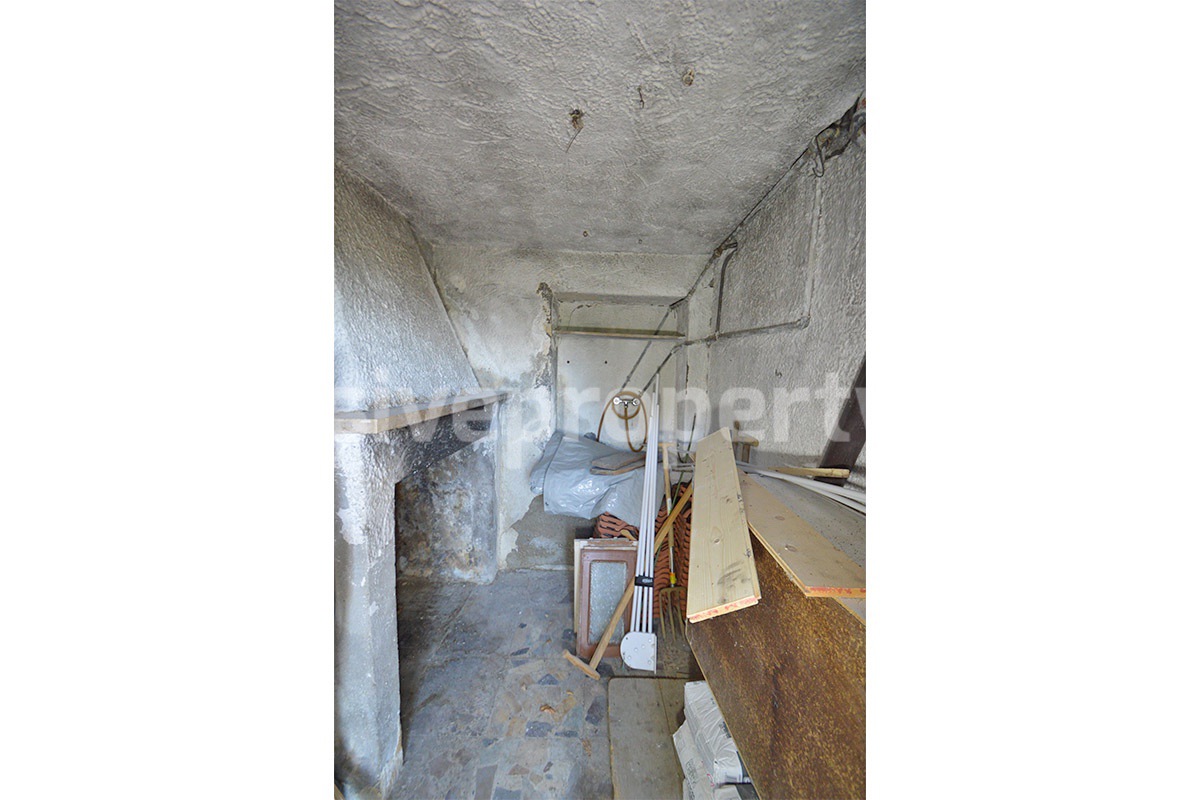 Renovated Countryside House with Garage and Panoramic Views for Sale in Schiavi di Abruzzo - Italy