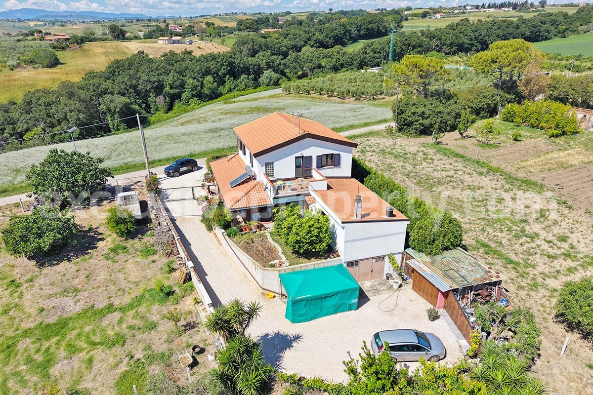 Countryside Villa with Sea Views - Olive Grove and Garage for Sale near Petacciato - Molise