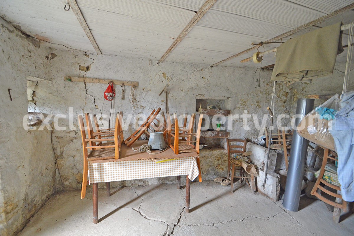 Stone farmhouse with land and well for sale in Italy - Molise Region 10