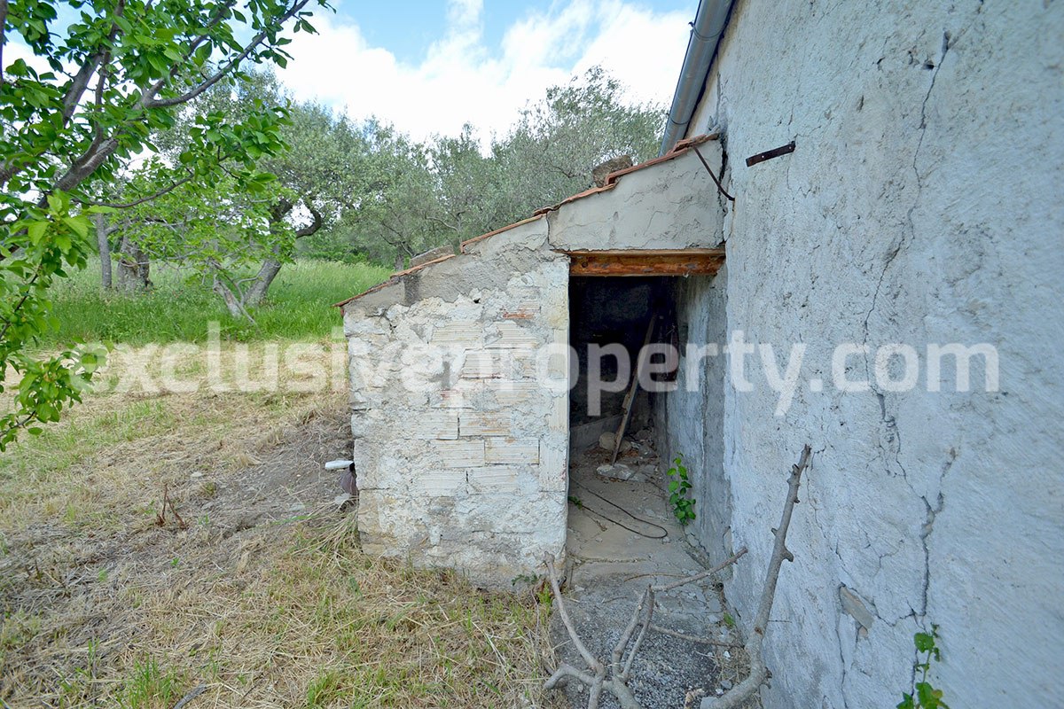 Stone farmhouse with land and well for sale in Italy - Molise Region 12