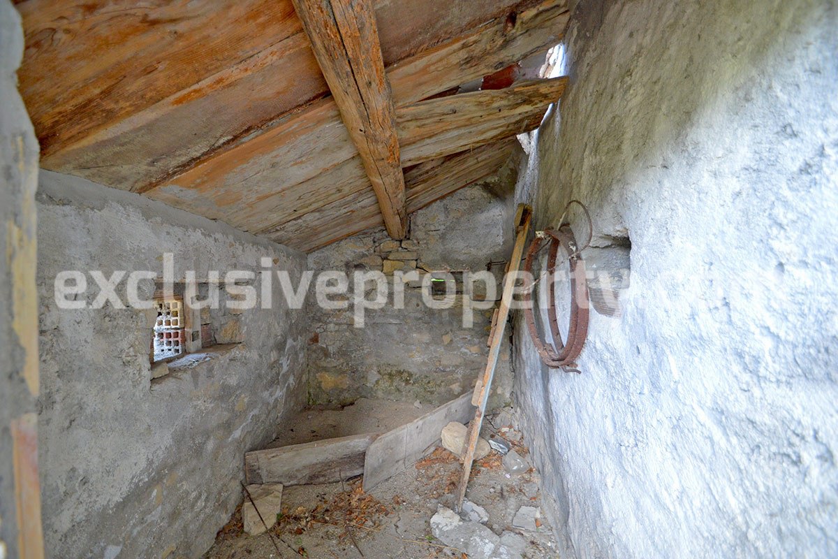 Stone farmhouse with land and well for sale in Italy - Molise Region 13