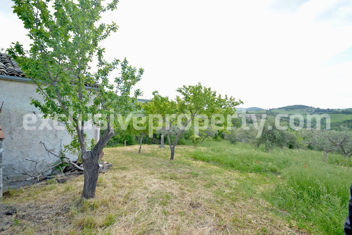 Stone farmhouse with land and well for sale in Italy - Molise Region 21