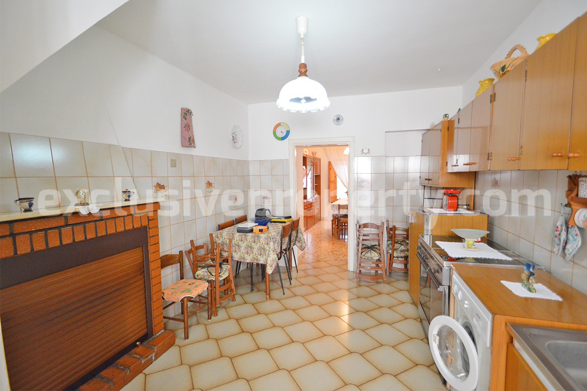 Habitable Townhouse with Mountain Views and Cellars for Sale in Montazzoli - Abruzzo