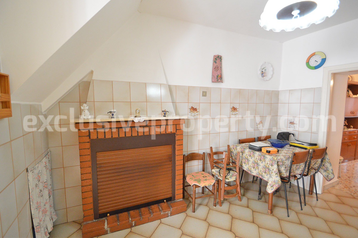 Habitable Townhouse with Mountain Views and Cellars for Sale in Montazzoli - Abruzzo
