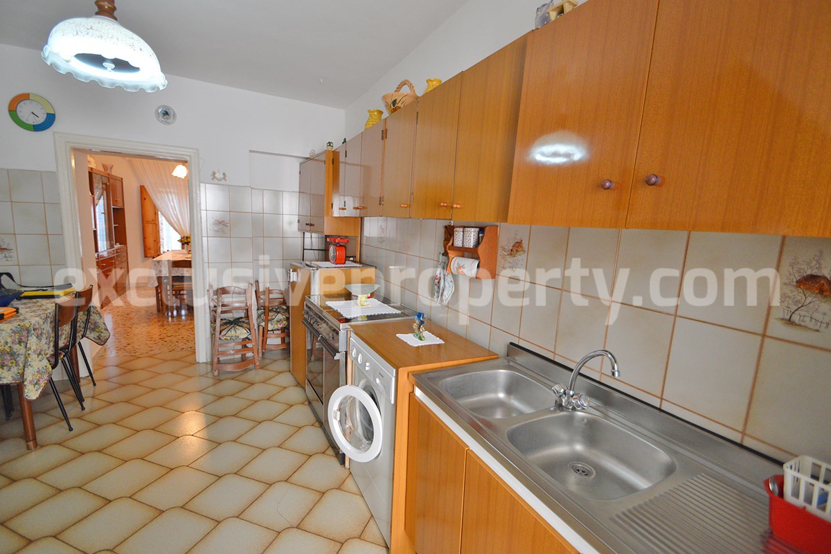 Habitable Townhouse with Mountain Views and Cellars for Sale in Montazzoli - Abruzzo