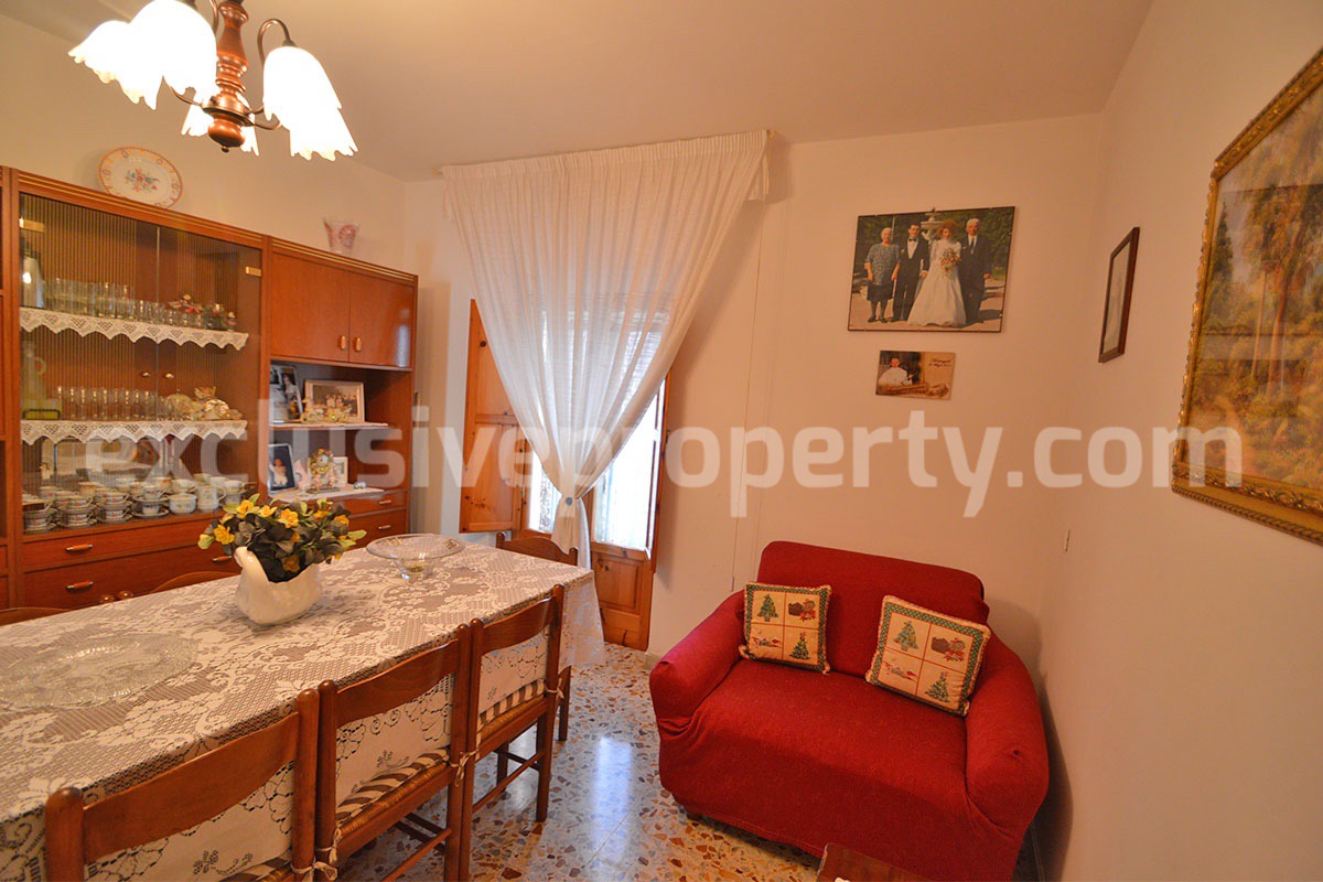 Habitable Townhouse with Mountain Views and Cellars for Sale in Montazzoli - Abruzzo