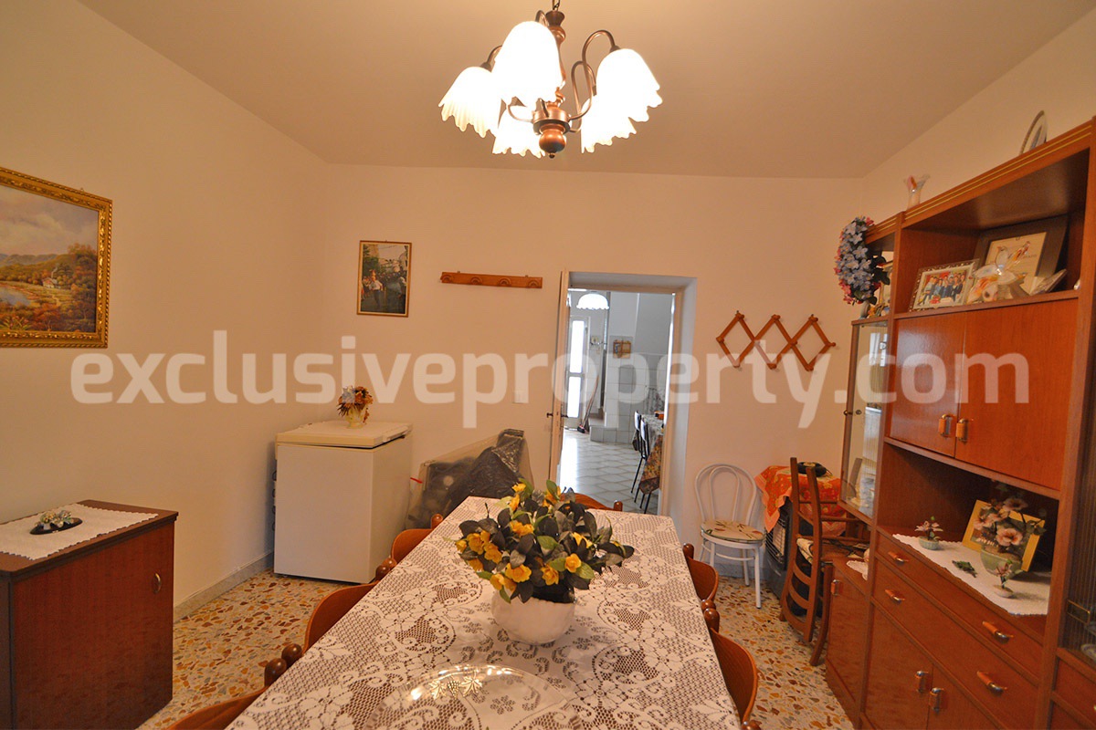 Habitable Townhouse with Mountain Views and Cellars for Sale in Montazzoli - Abruzzo