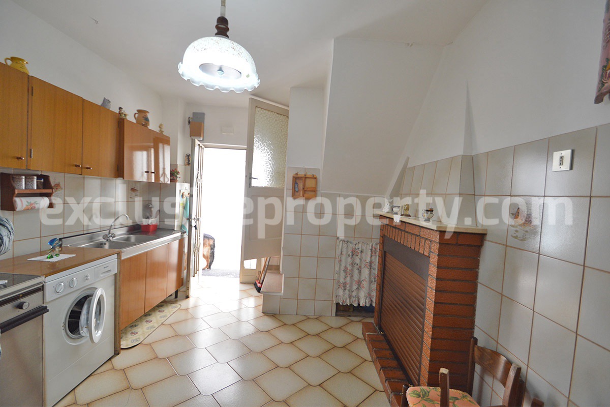 Habitable Townhouse with Mountain Views and Cellars for Sale in Montazzoli - Abruzzo