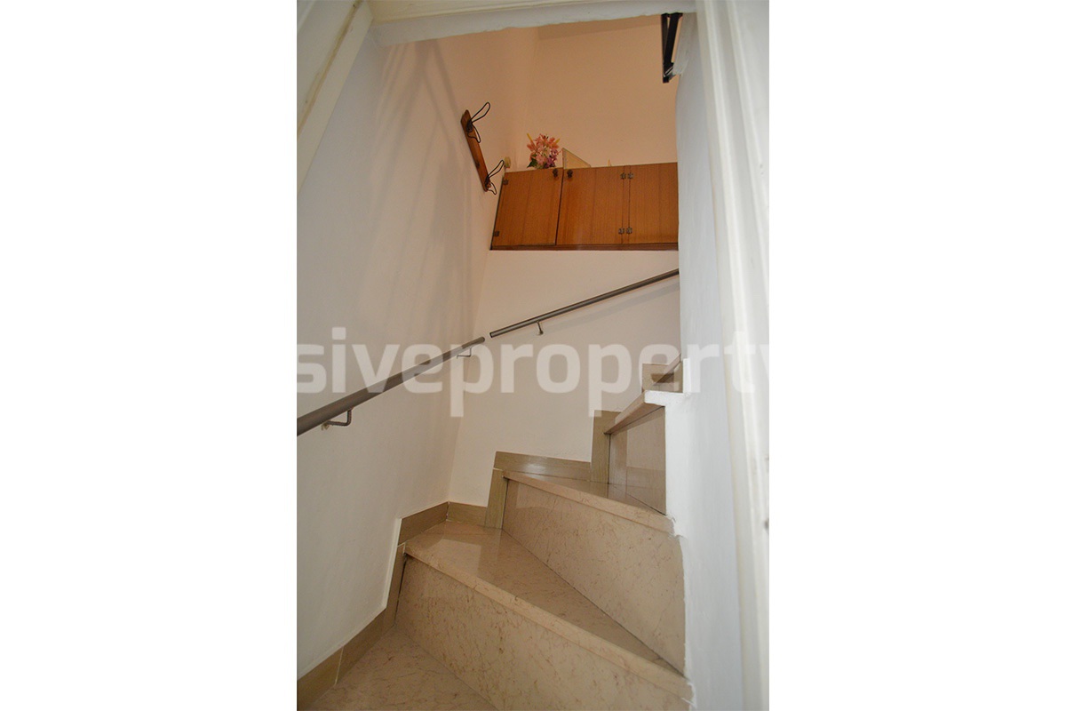 Habitable Townhouse with Mountain Views and Cellars for Sale in Montazzoli - Abruzzo