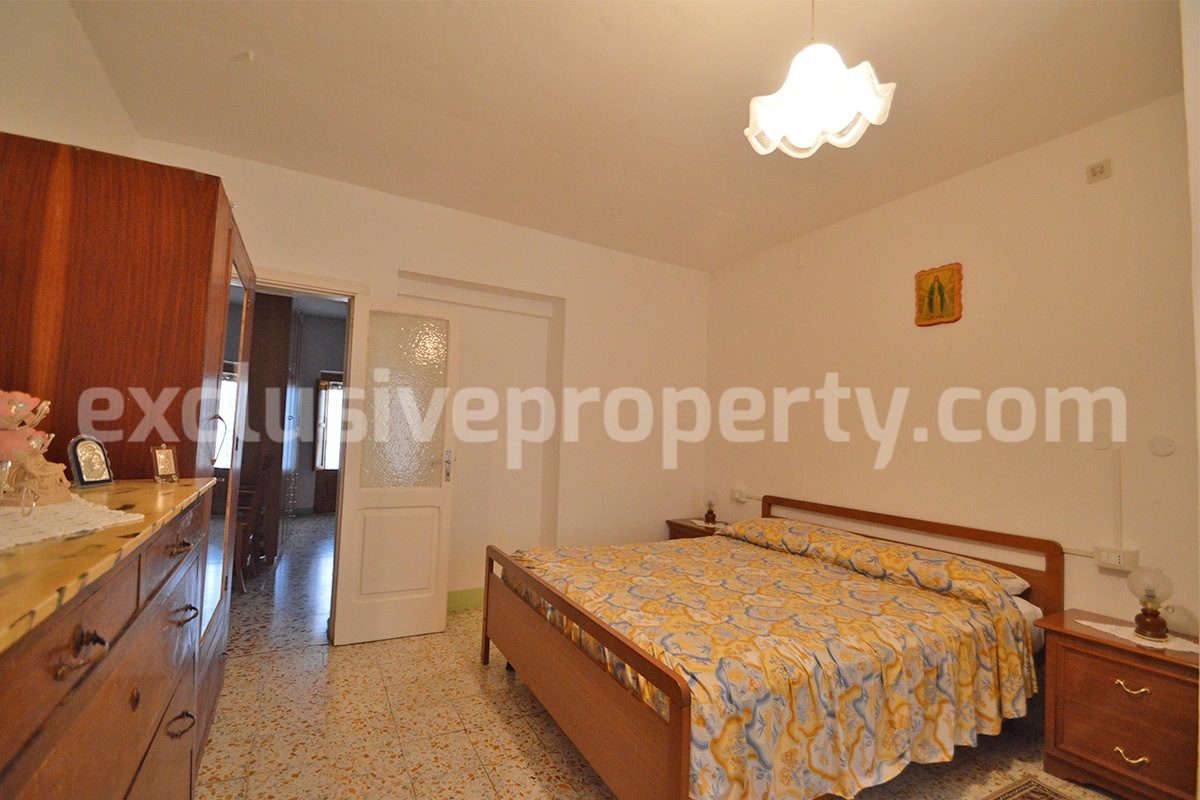 Habitable Townhouse with Mountain Views and Cellars for Sale in Montazzoli - Abruzzo