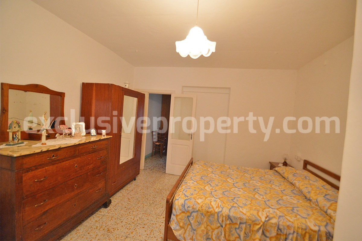 Habitable Townhouse with Mountain Views and Cellars for Sale in Montazzoli - Abruzzo