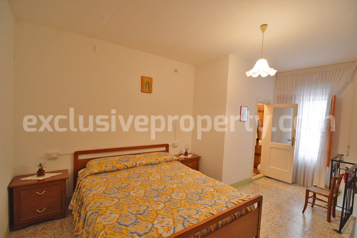 Habitable Townhouse with Mountain Views and Cellars for Sale in Montazzoli - Abruzzo