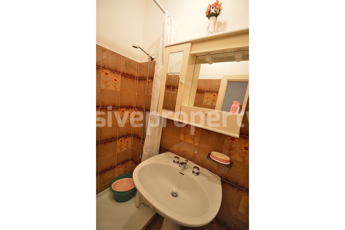 Habitable Townhouse with Mountain Views and Cellars for Sale in Montazzoli - Abruzzo