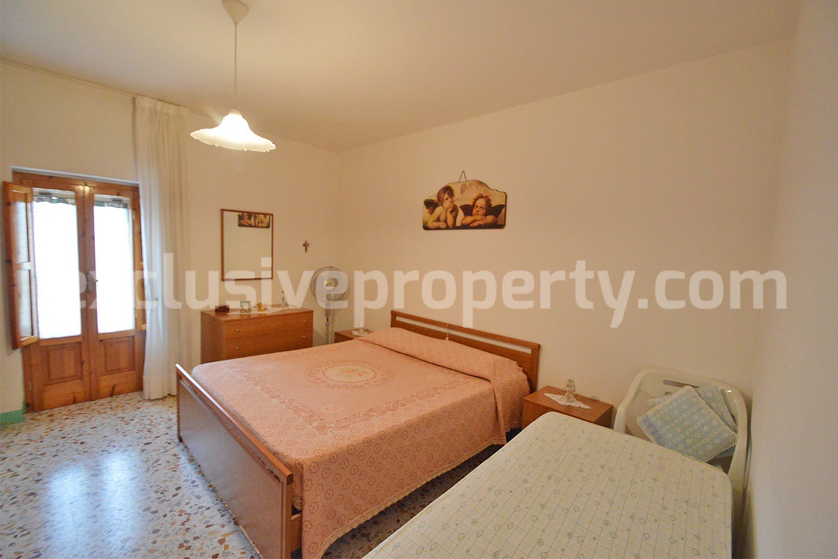 Habitable Townhouse with Mountain Views and Cellars for Sale in Montazzoli - Abruzzo