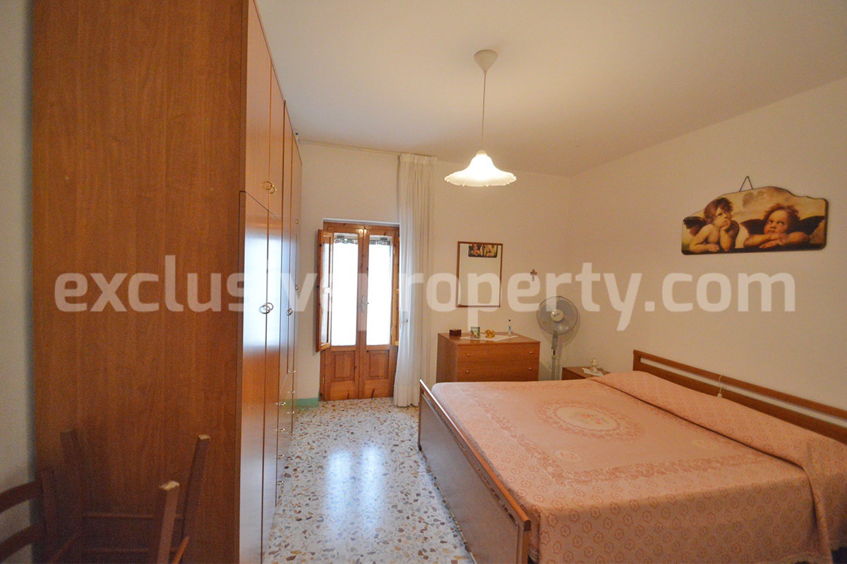 Habitable Townhouse with Mountain Views and Cellars for Sale in Montazzoli - Abruzzo