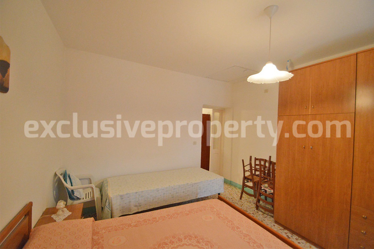 Habitable Townhouse with Mountain Views and Cellars for Sale in Montazzoli - Abruzzo