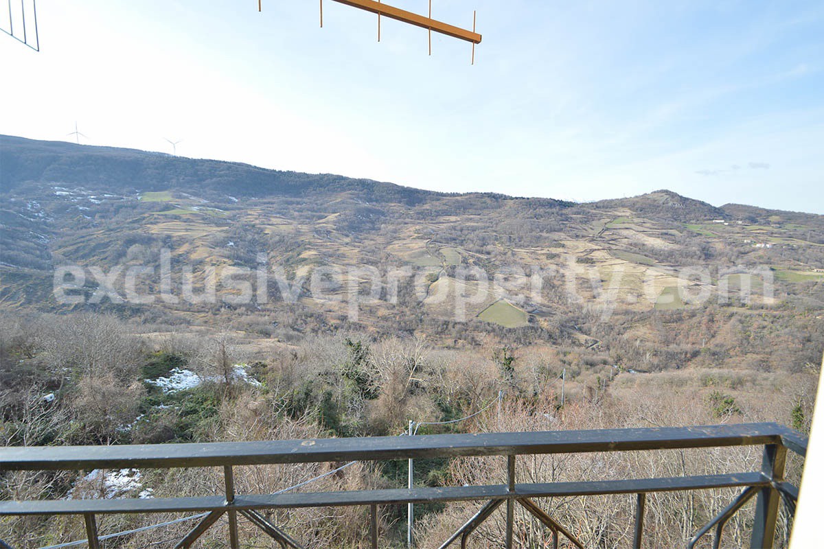 Habitable Townhouse with Mountain Views and Cellars for Sale in Montazzoli - Abruzzo